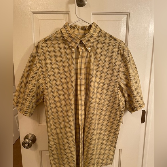 Men’s Yellow and Gray Van Heusen shirt. - Picture 1 of 2